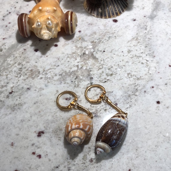 Shell People and 2 Shell Keychains Included - Picture 15 of 16